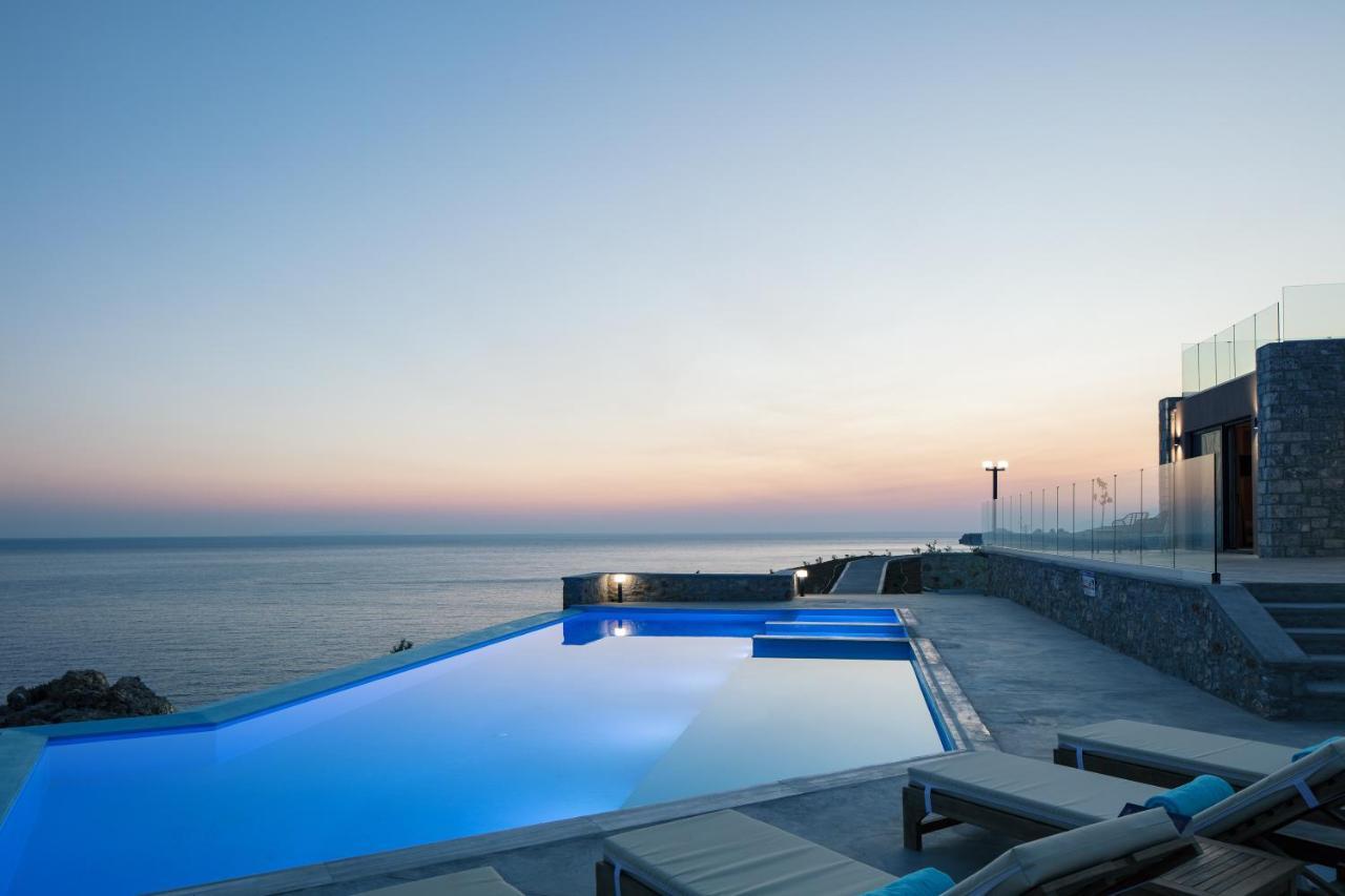 Villa Seafront Luxury With Infinity Pool & Devine Views!