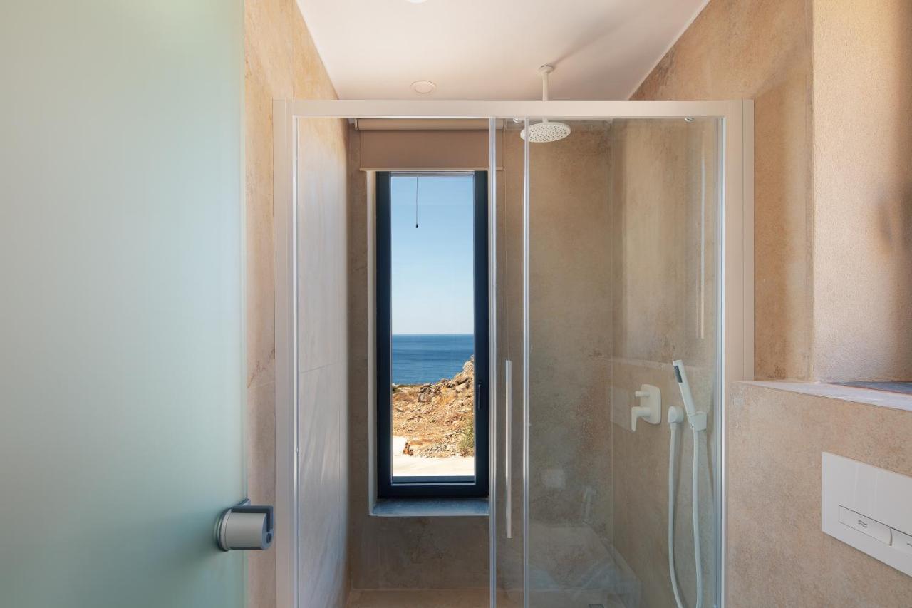 Seafront Luxury With Infinity Pool & Devine Views! *