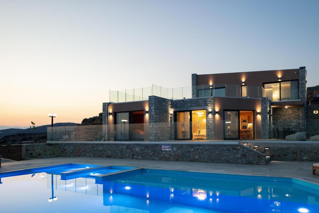 Seafront Luxury With Infinity Pool & Devine Views! Villa