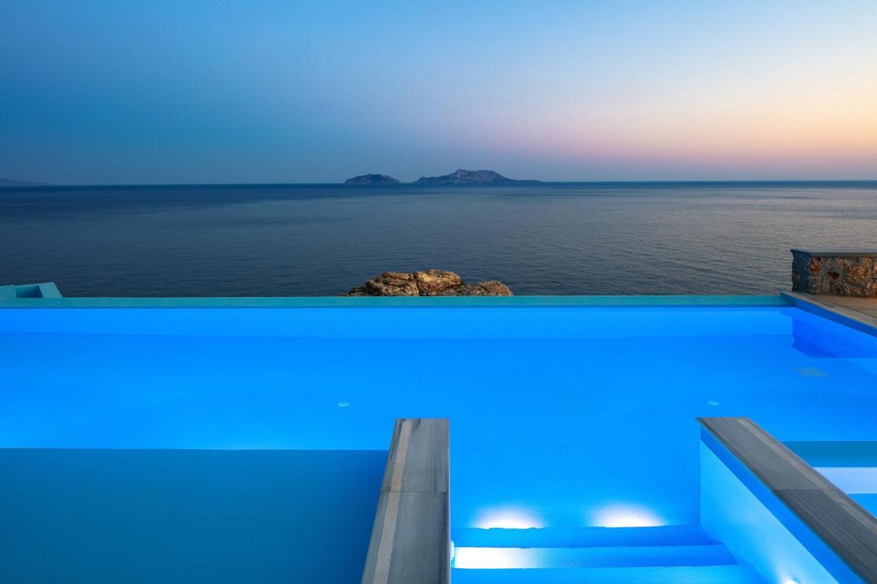 Villa Seafront Luxury With Infinity Pool & Devine Views! *