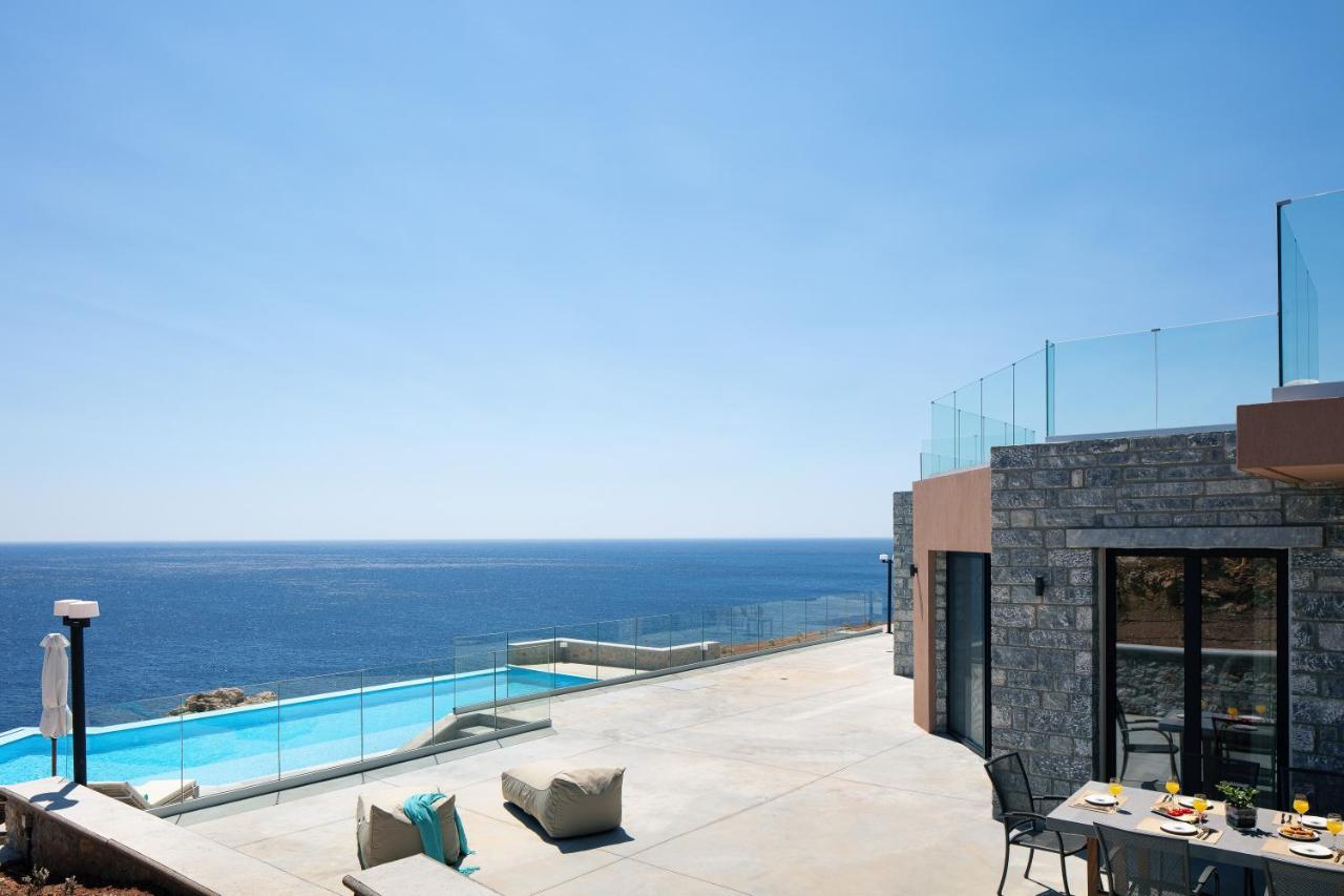 Seafront Luxury With Infinity Pool & Devine Views!