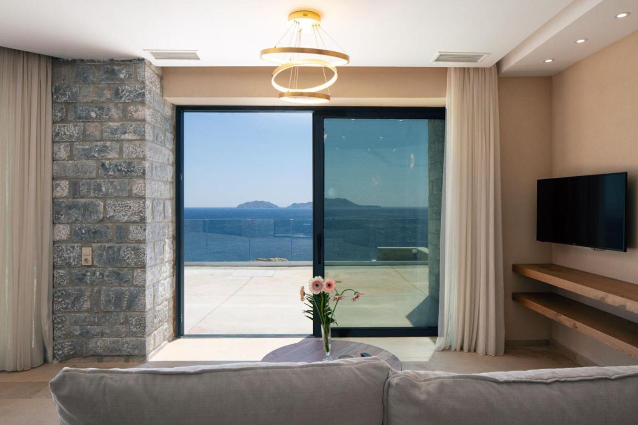 Villa Seafront Luxury With Infinity Pool & Devine Views! *