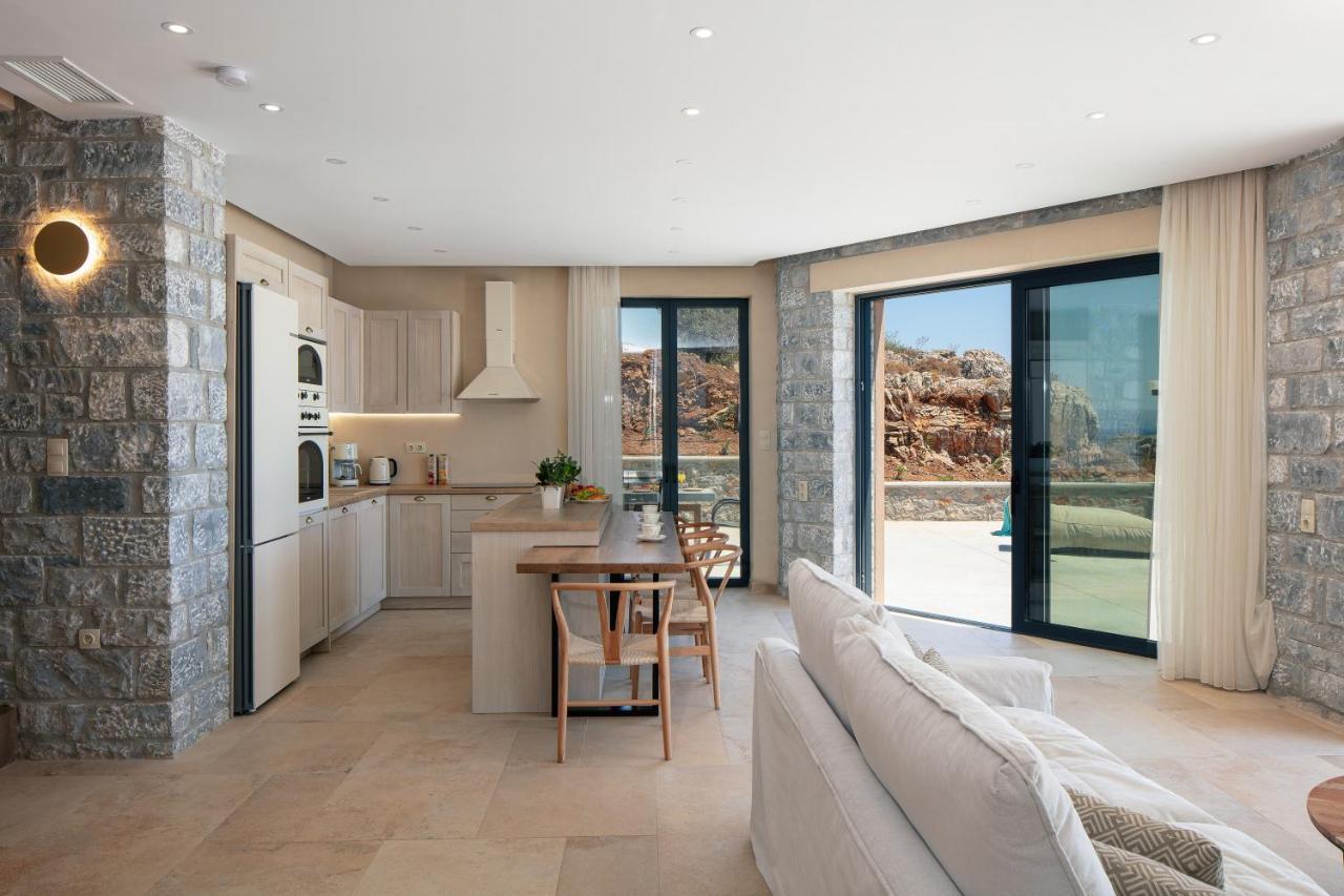 Seafront Luxury With Infinity Pool & Devine Views! Villa *
