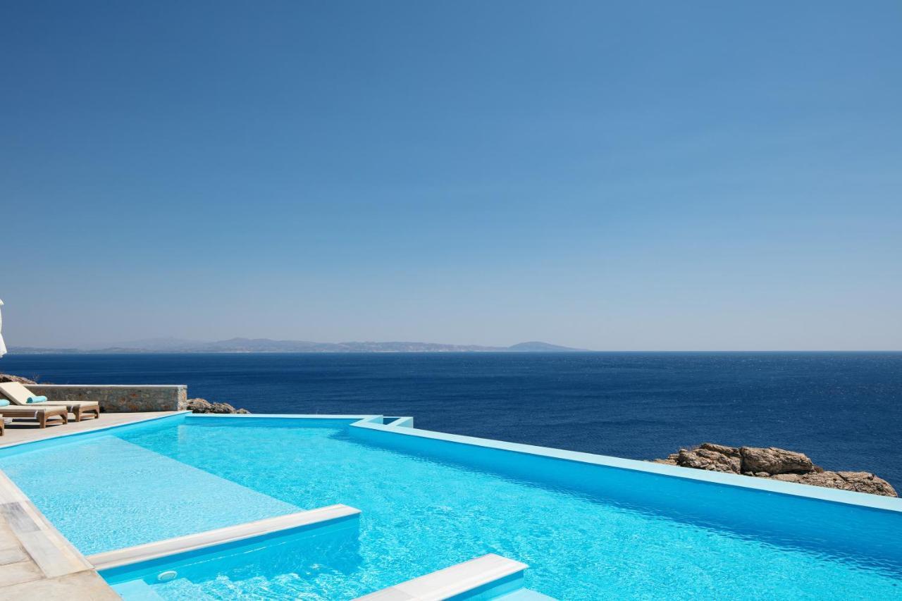 Seafront Luxury With Infinity Pool & Devine Views!