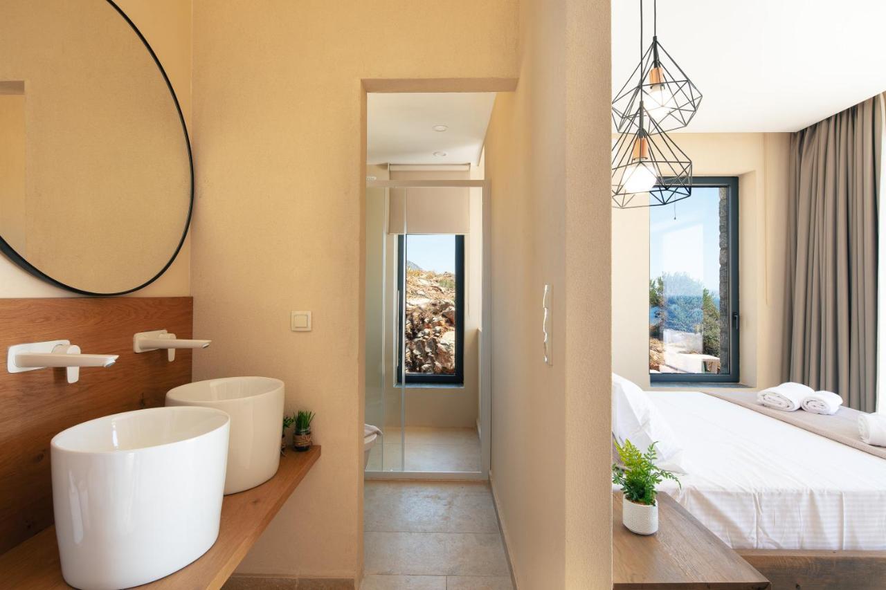 Villa Seafront Luxury With Infinity Pool & Devine Views! *
