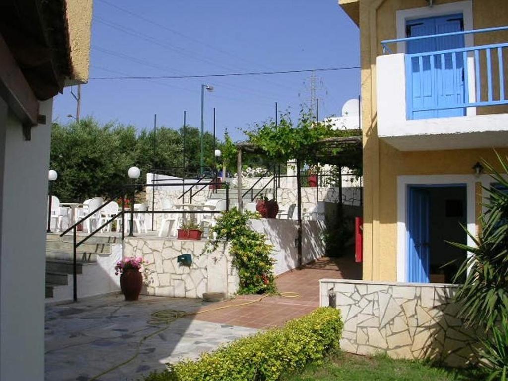 Mareva Hersonissos (Crete)