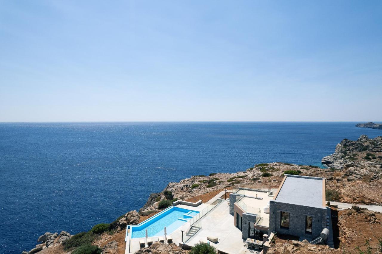 Seafront Luxury With Infinity Pool & Devine Views! Villa *