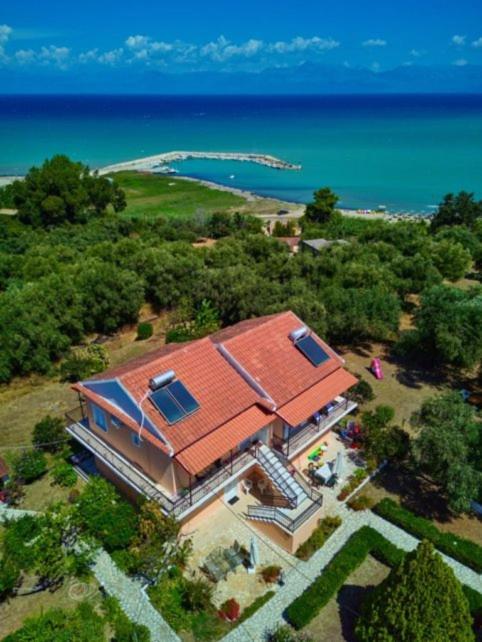 Maria's Paradise Apartment Astrakeri