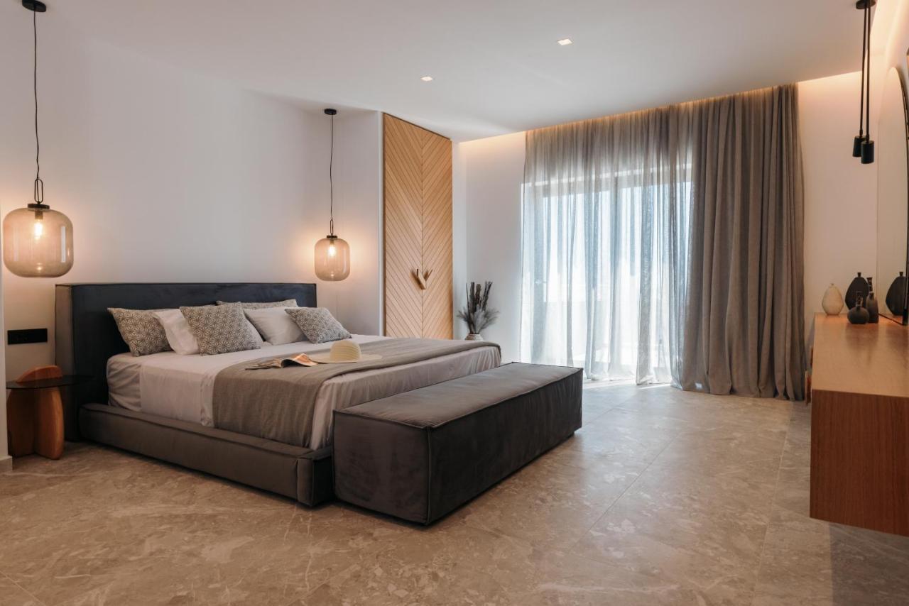 Milestones Naxos