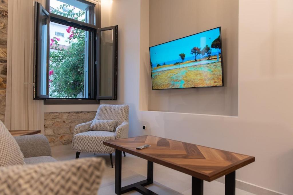 Samos - Renovated Stone With Private Pool- 2 Min From The Sea!