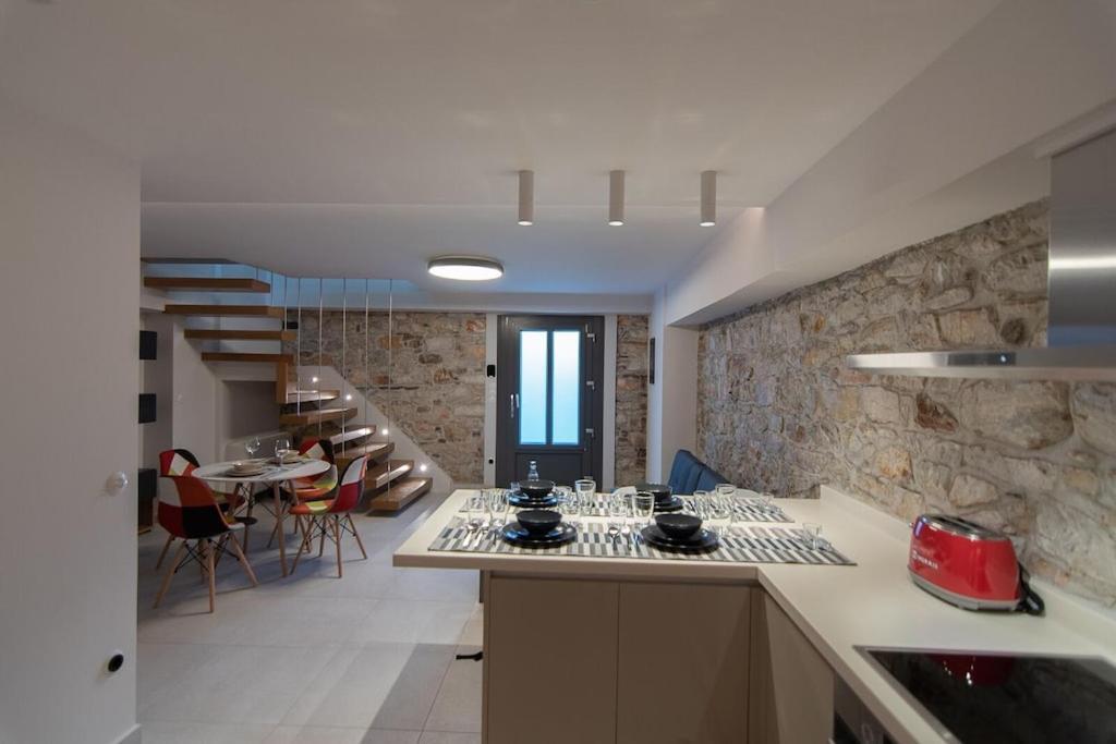 Villa Samos - Renovated Stone With Private Pool- 2 Min From The Sea! *