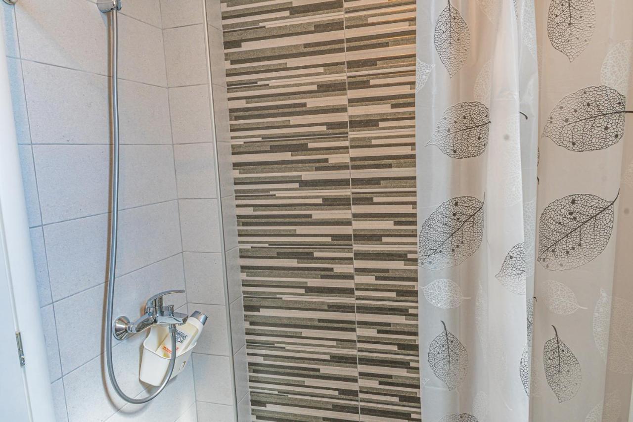 Modern, Cheerful & Dream Catching In Corinth Villa *