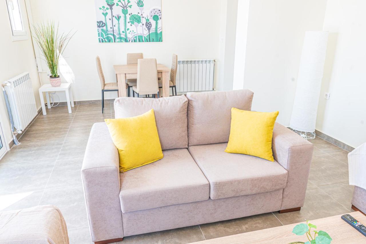 Modern, Cheerful & Dream Catching In Corinth