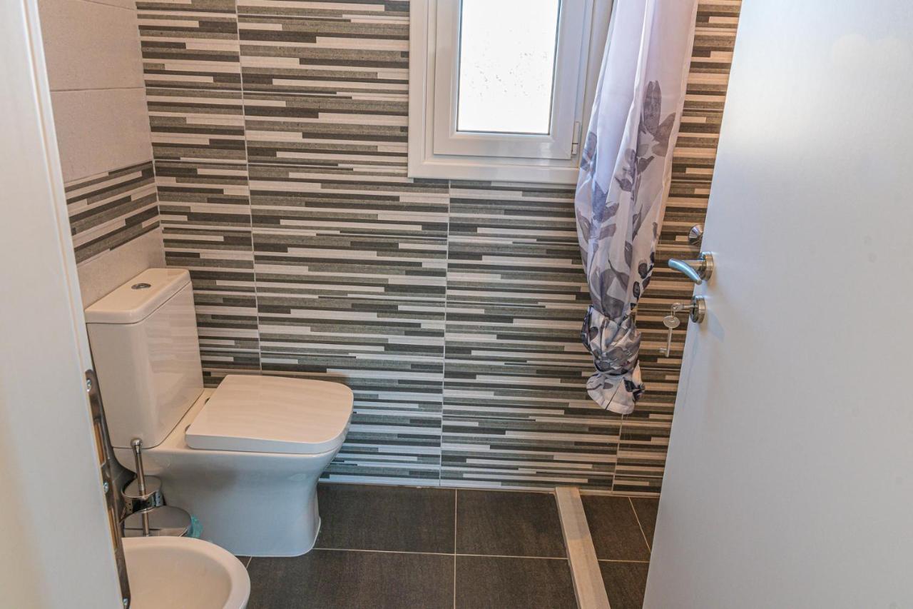 Modern, Cheerful & Dream Catching In Corinth Villa Isthmia