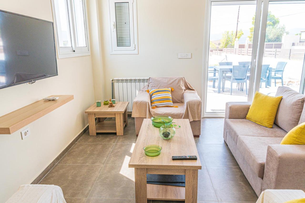 Modern, Cheerful & Dream Catching In Corinth Isthmia