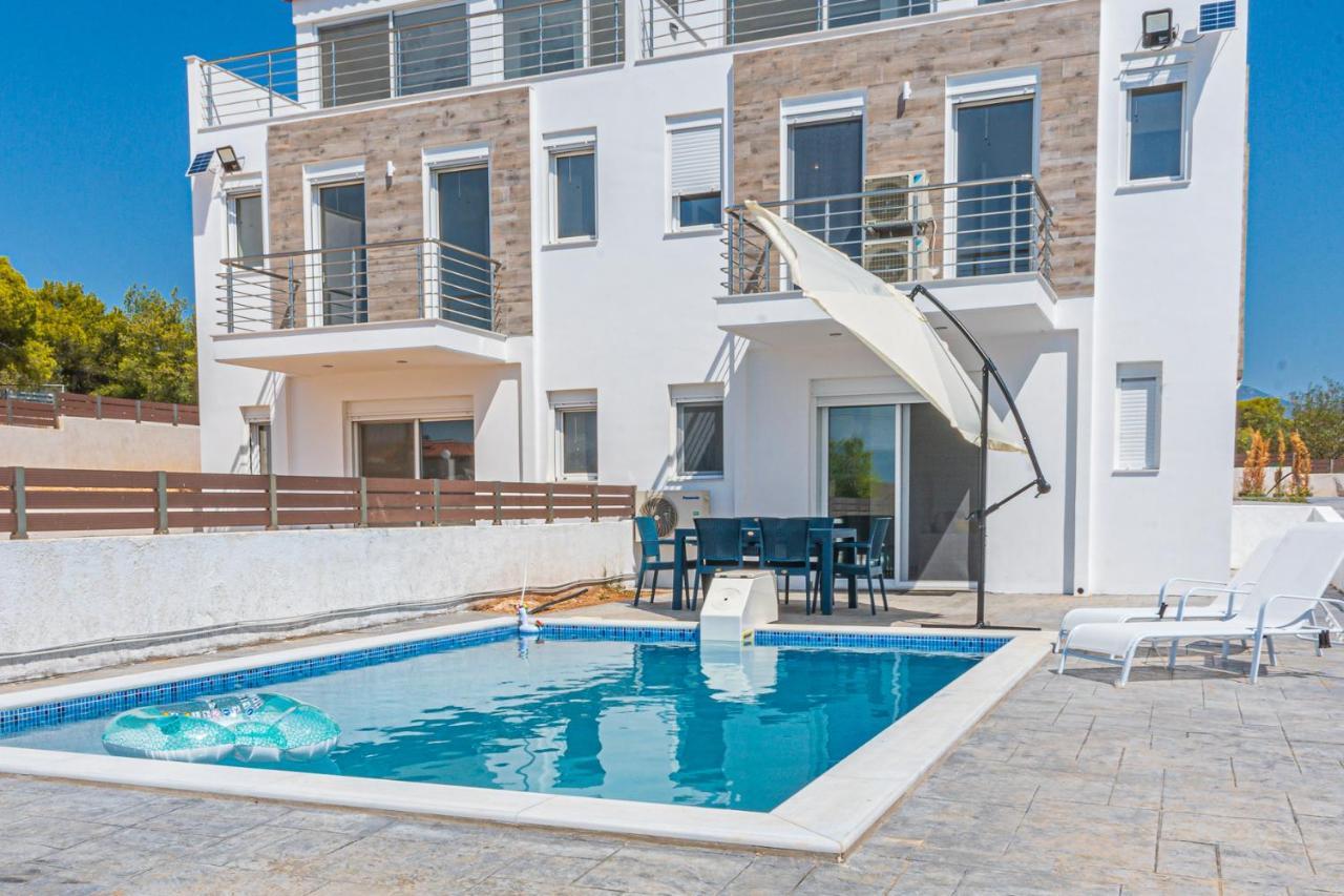 Modern, Cheerful & Dream Catching In Corinth * Isthmia