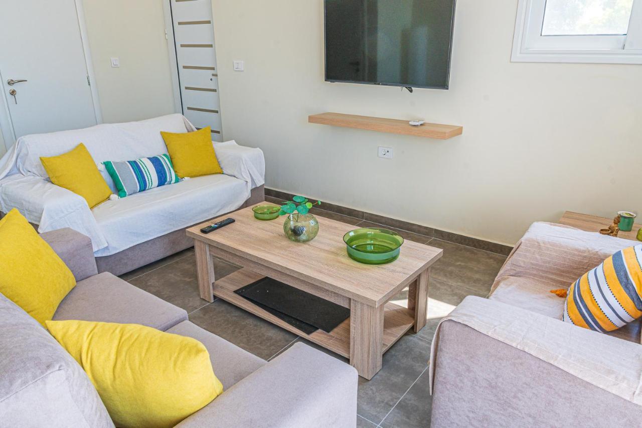 Villa Modern, Cheerful & Dream Catching In Corinth *