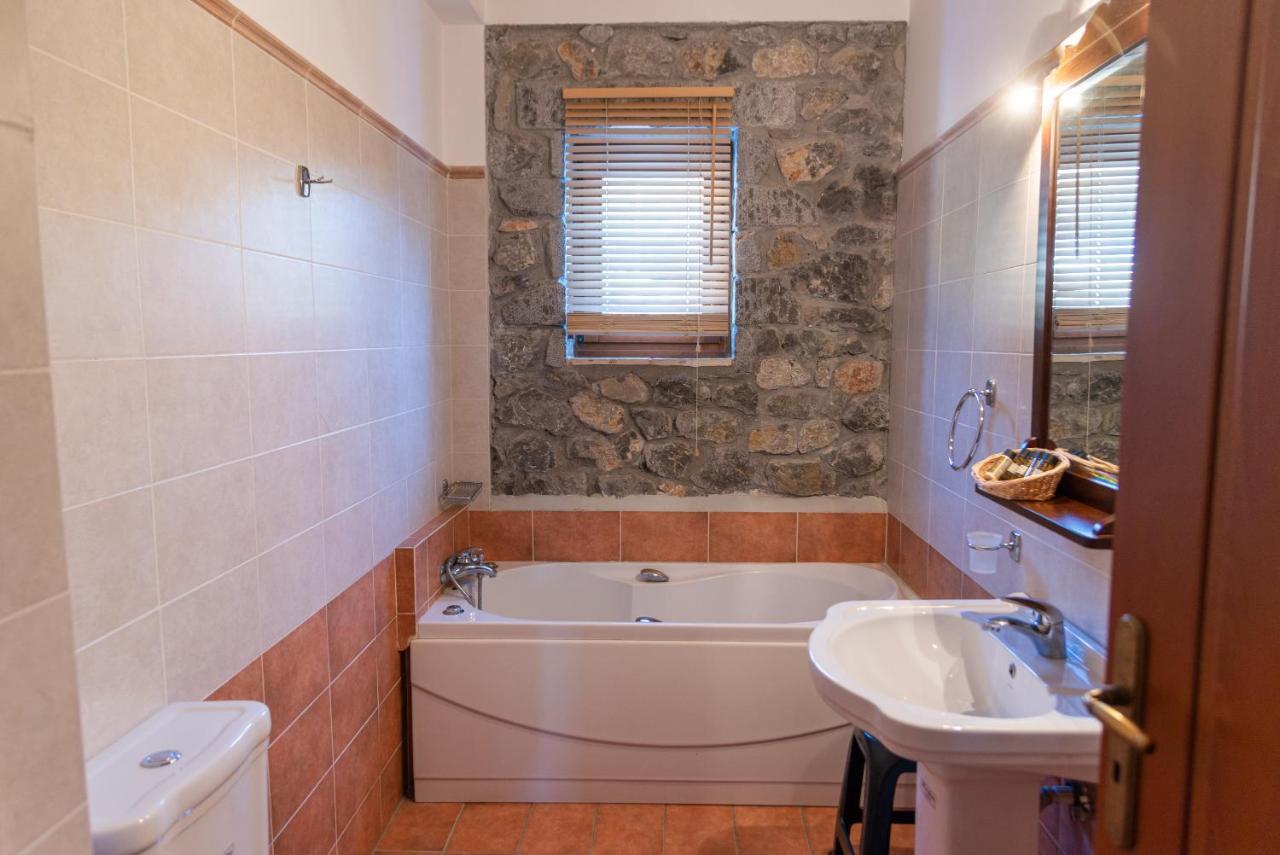 Karyatis Hotel 3*