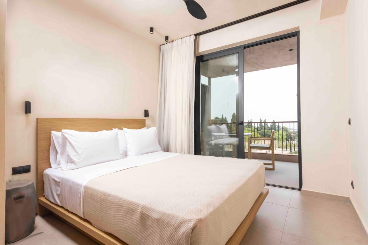 Aparthotel Pnoes Luxury *
