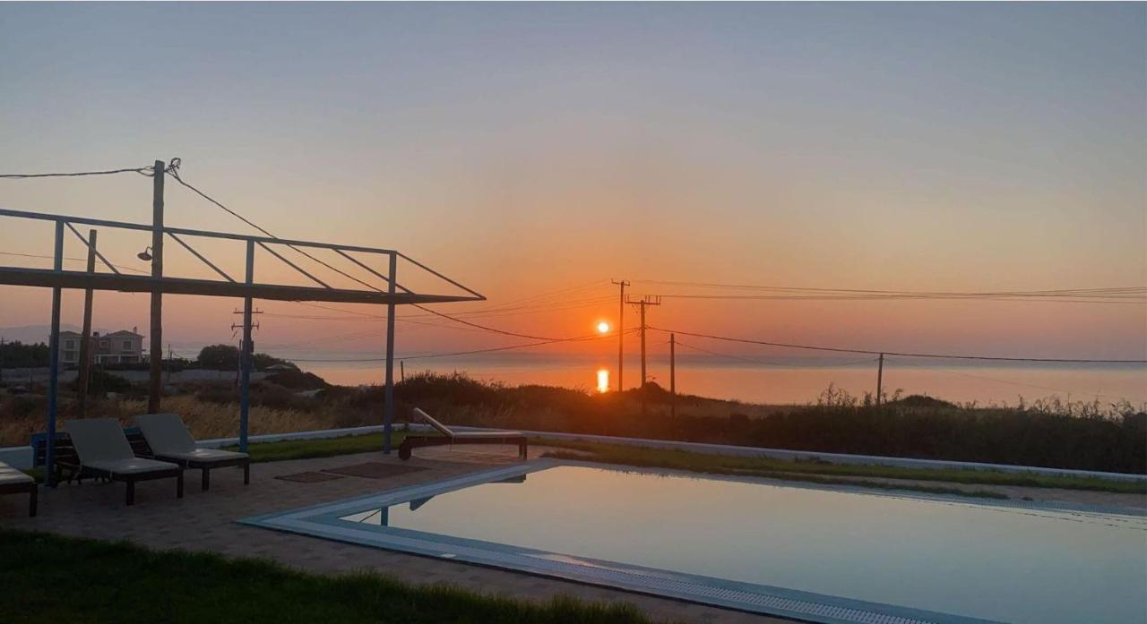 Cristelia Seafront & Pool *