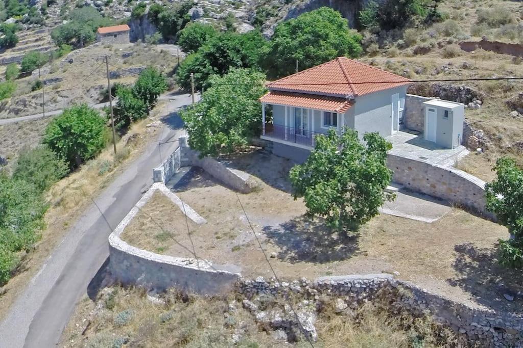 Demi ' S House : σπίτι στο βουνό με μαγευτική θέα! Apartment Kalamata