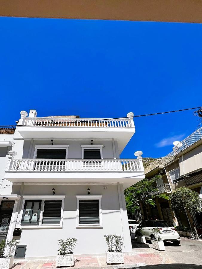 Kontis' Deluxe Furnished Apartment
