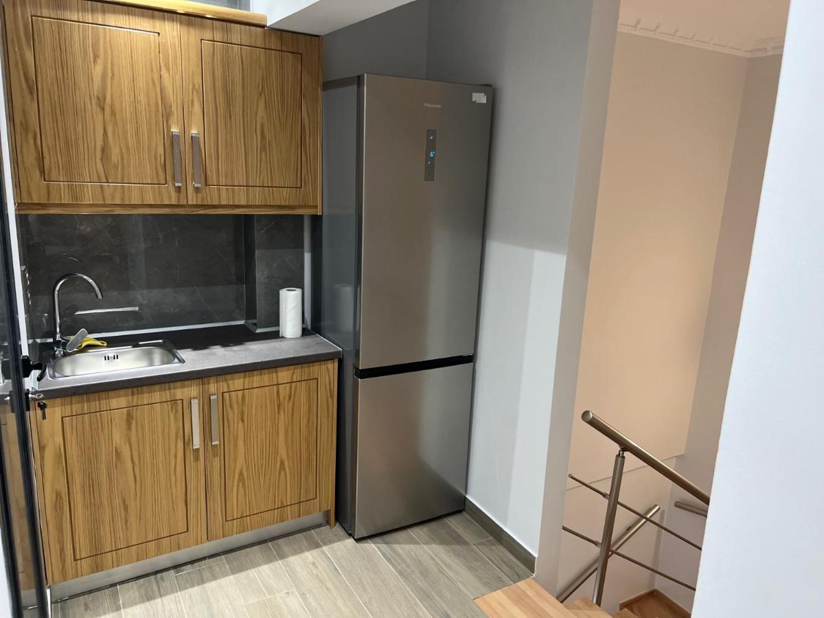 Kontis' Deluxe Furnished * Loutraki (Corinthia)