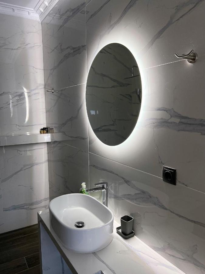 Kontis' Deluxe Furnished * Loutraki (Corinthia)