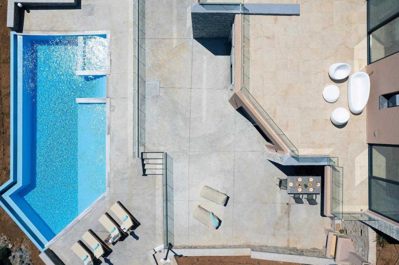 Villa Seafront Luxury With Infinity Pool & Devine Views! *