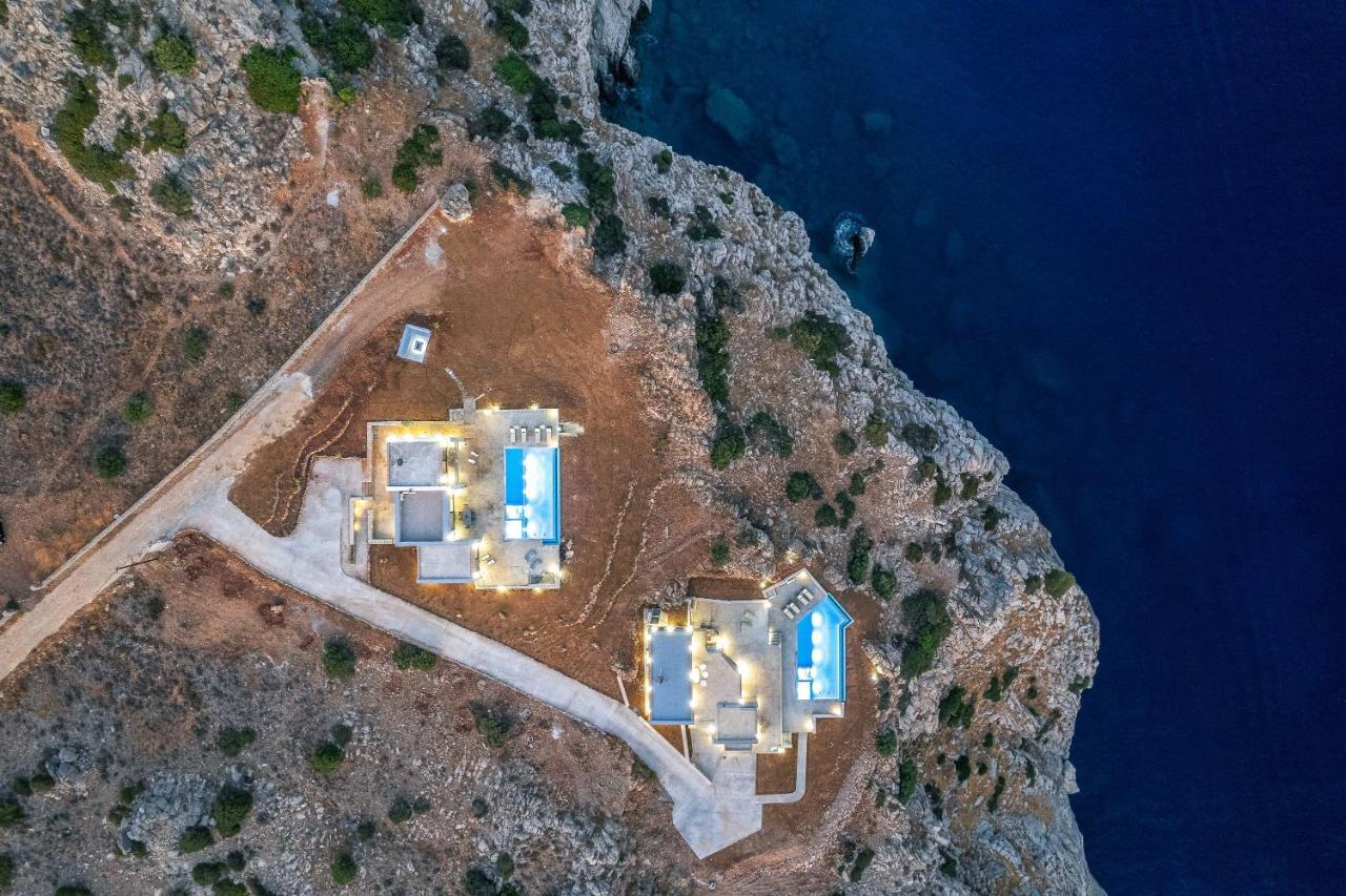 Seafront Luxury With Infinity Pool & Devine Views! *