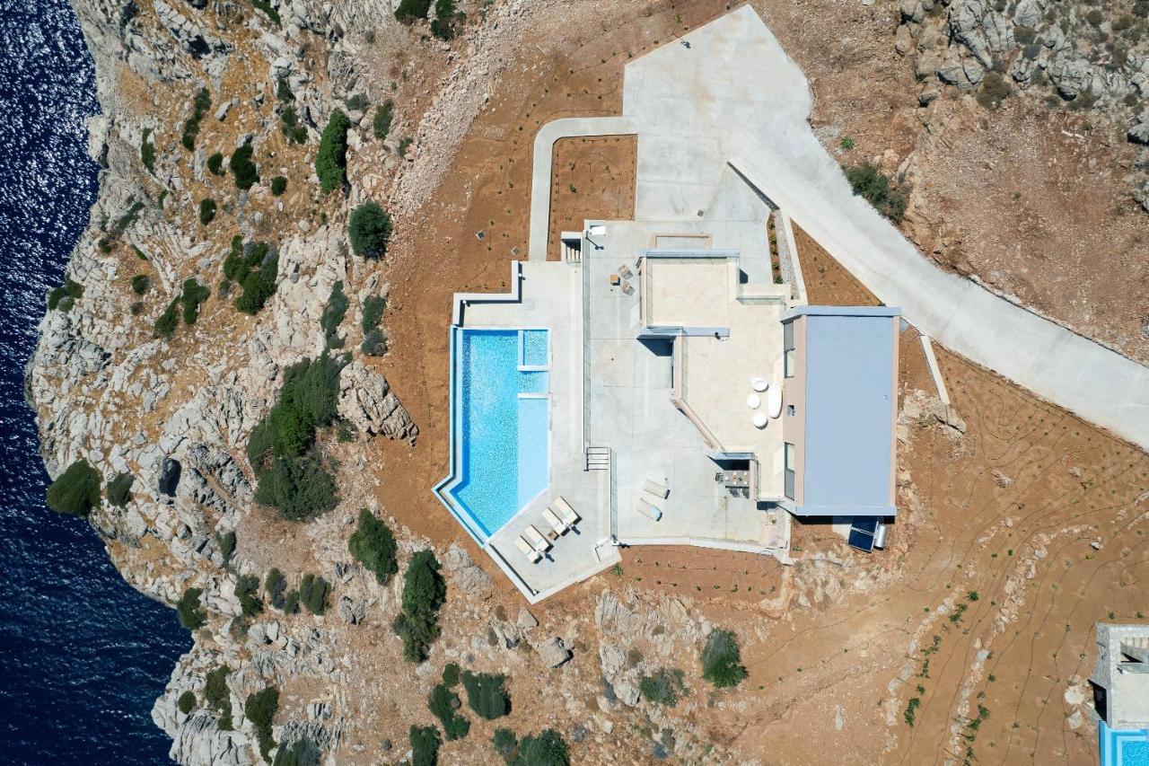 Seafront Luxury With Infinity Pool & Devine Views! Villa *