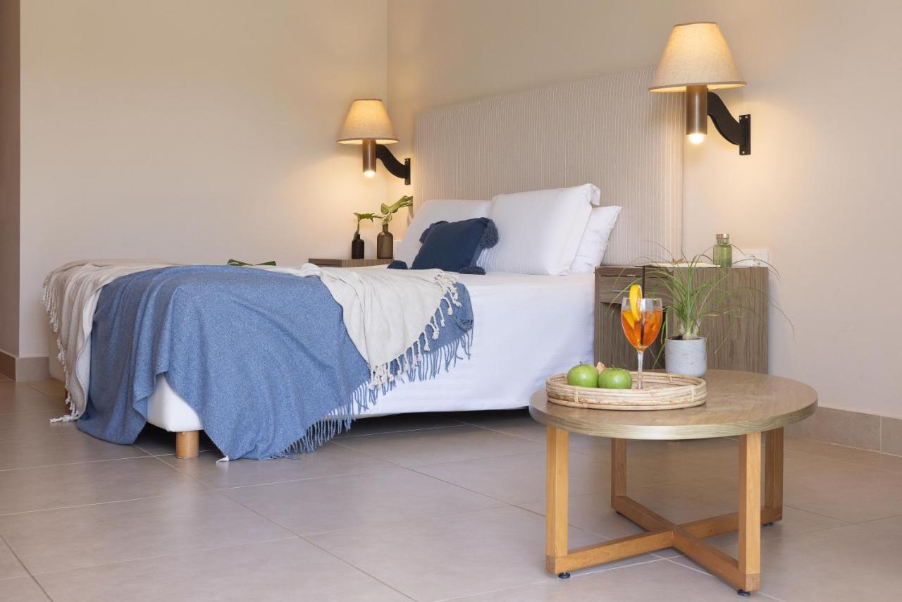 Giannoulis - Santa Marina 4*