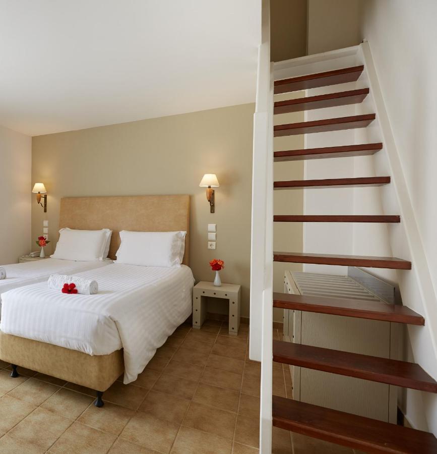 Giannoulis - Santa Marina 4*