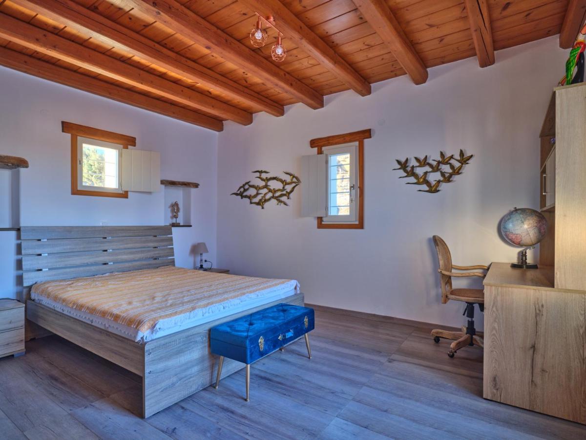 Stella, Lefkes Paros *