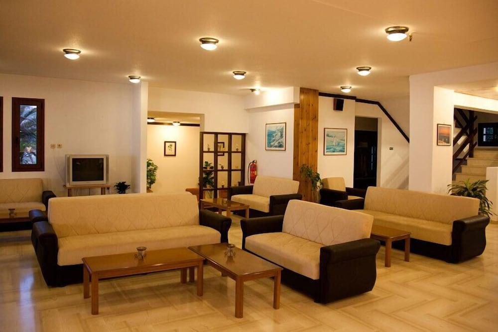 Lena Hotel Kalathas