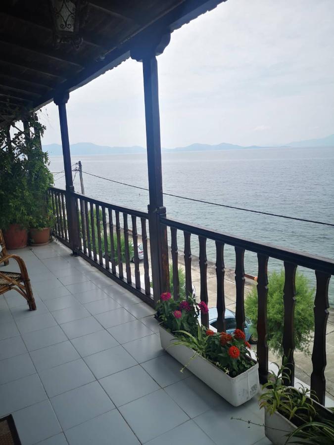 Maria's Afissos