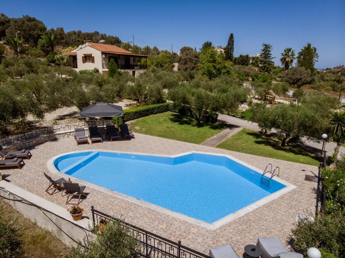 Lefkothea With Large Pool, Bbq & Playground Villa Adelianos Kampos