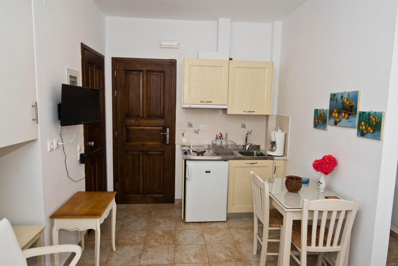 Aparthotel Iliolousta *