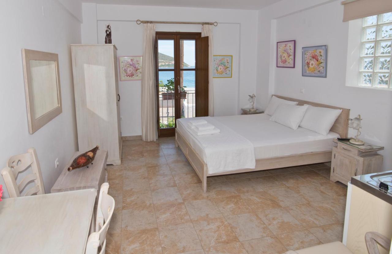 Aparthotel Iliolousta *