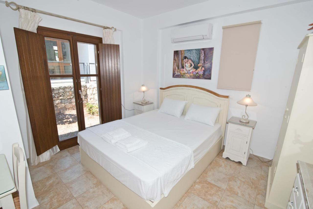 Aparthotel Iliolousta *