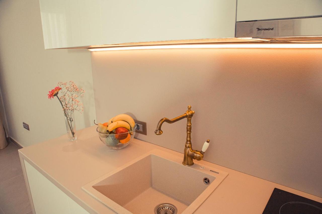 Io Luxury Pool & Hot Tub Aparthotel
