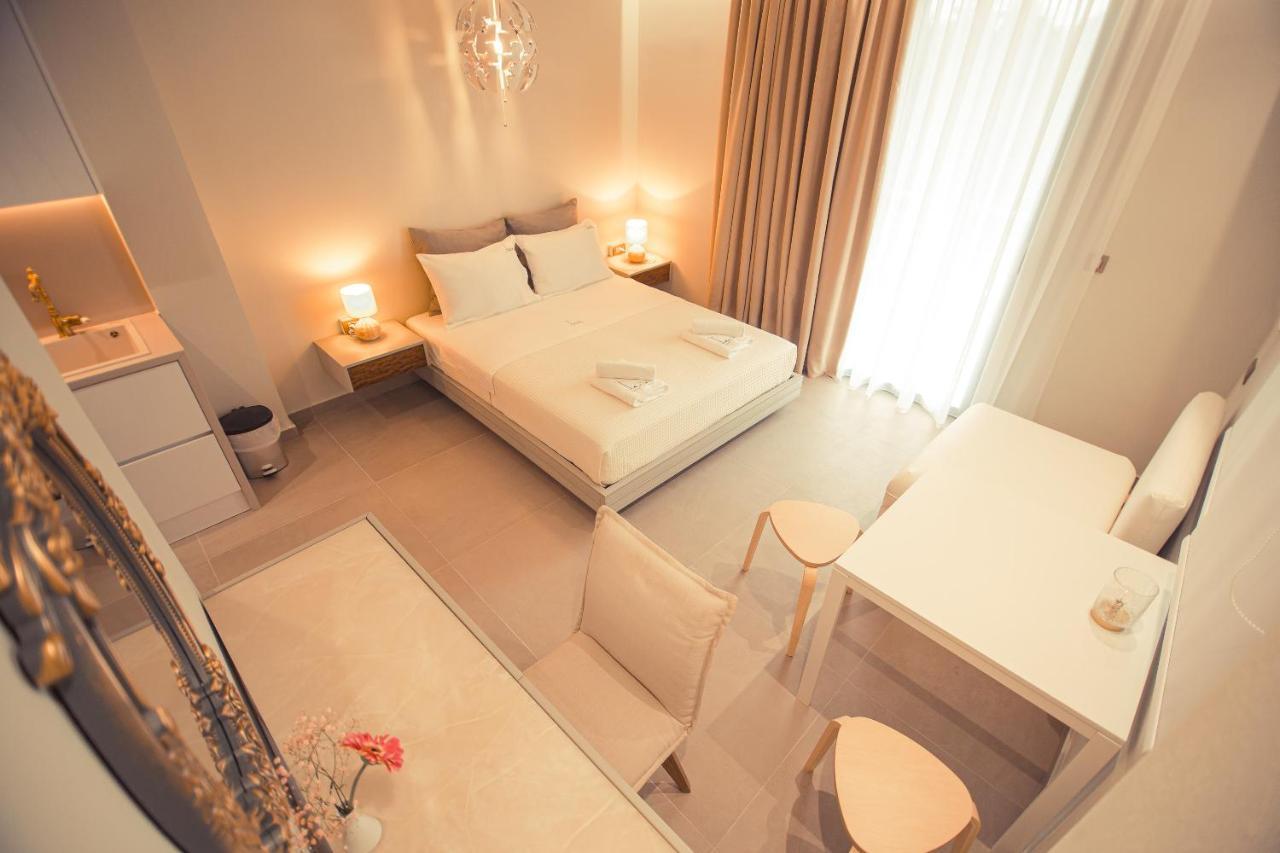Io Luxury Pool & Hot Tub Aparthotel *