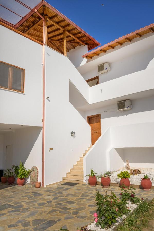 Stelios Inn