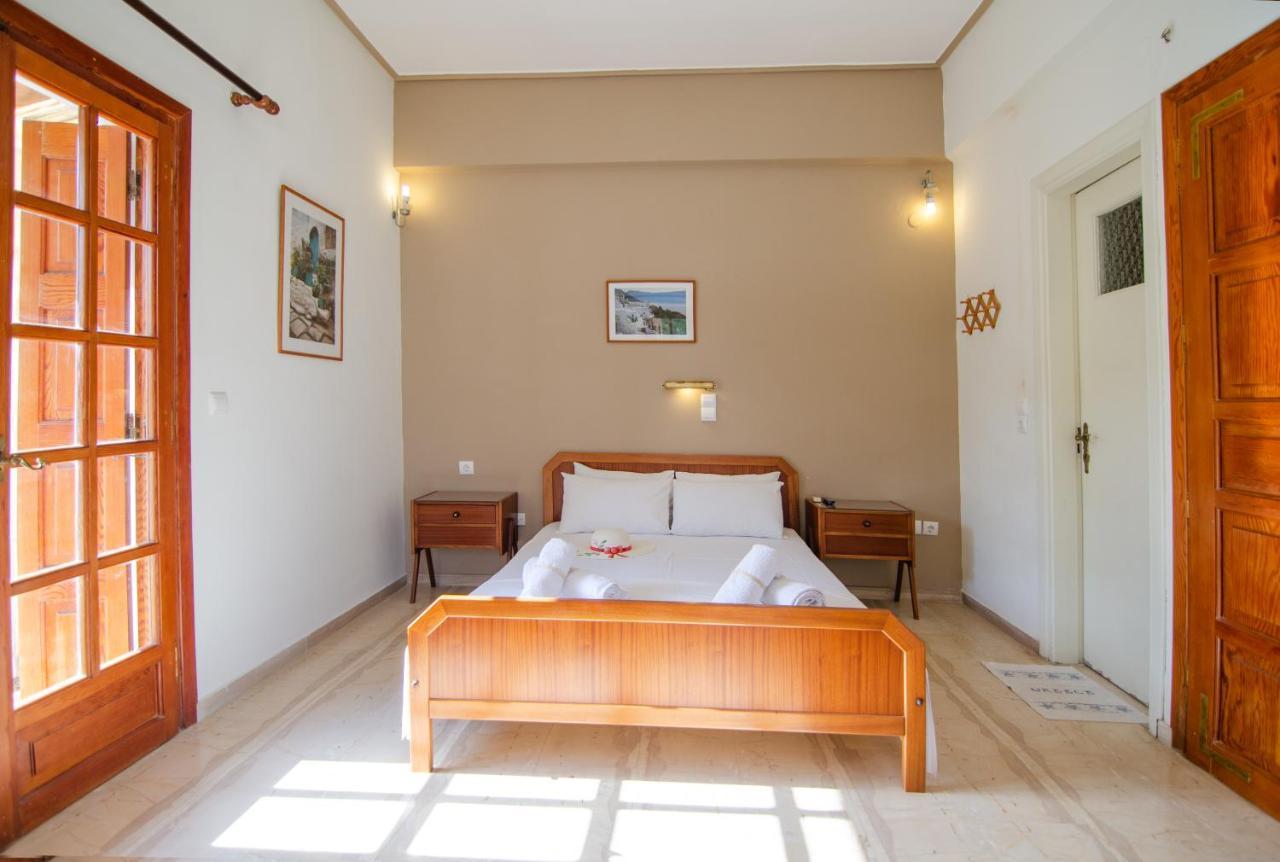 Inn Almira Chora (Ios)