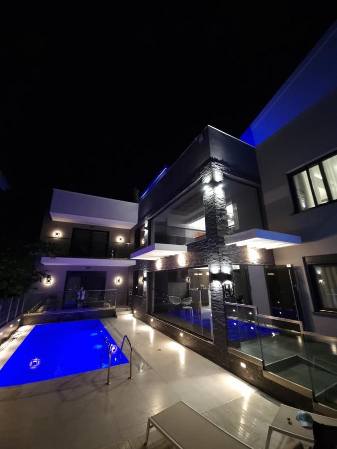 Luxsuites *