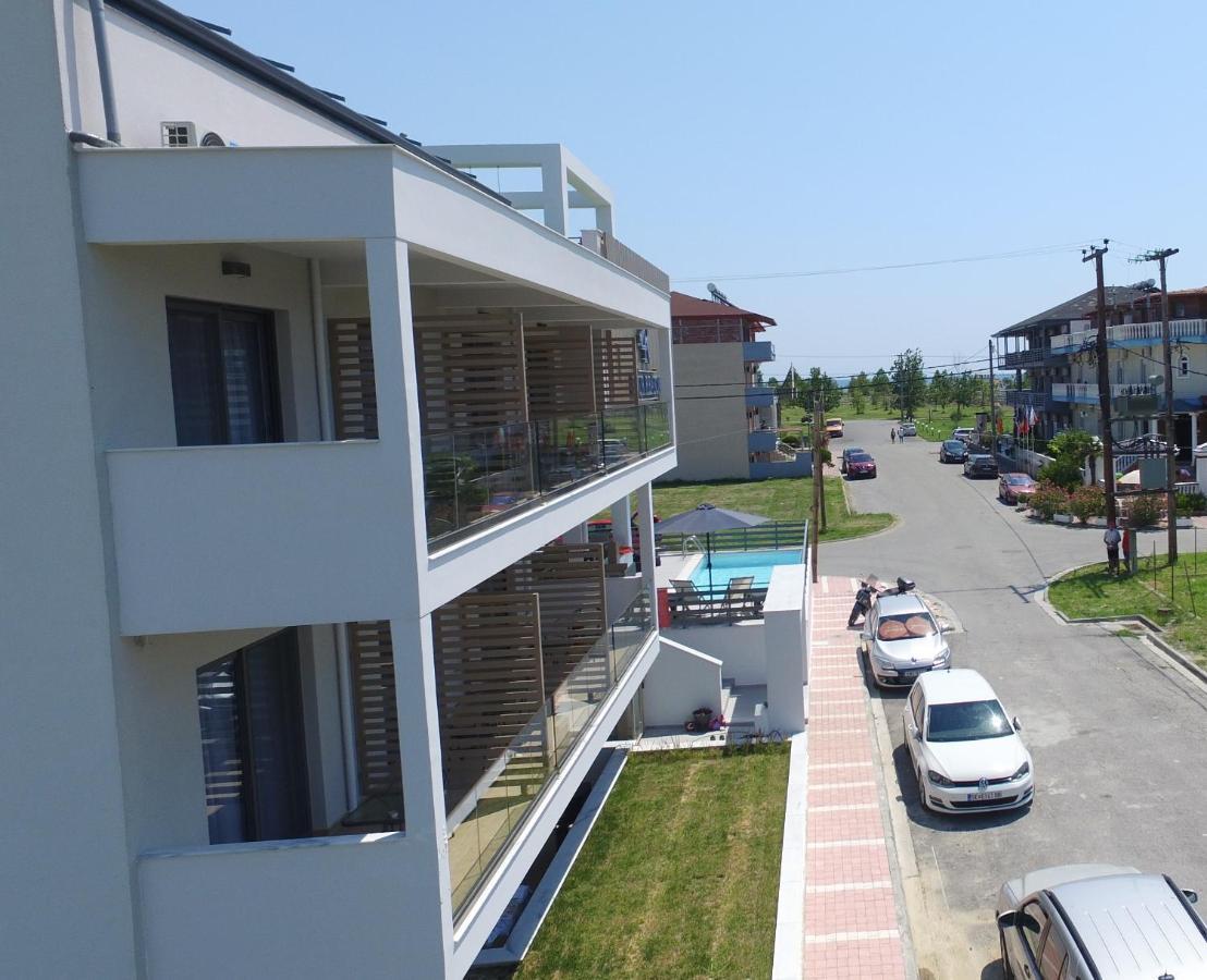 Four Reasons * Paralia Katerinis
