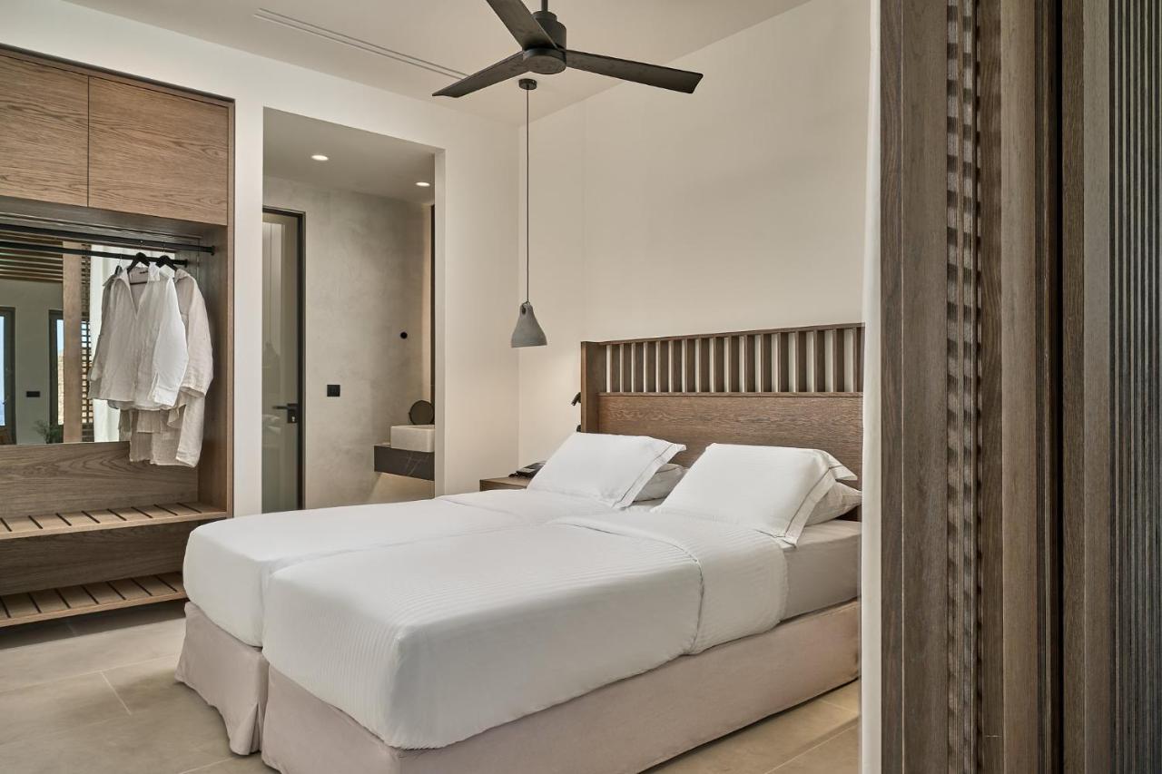 Ios Grand Pool Hotel 4*