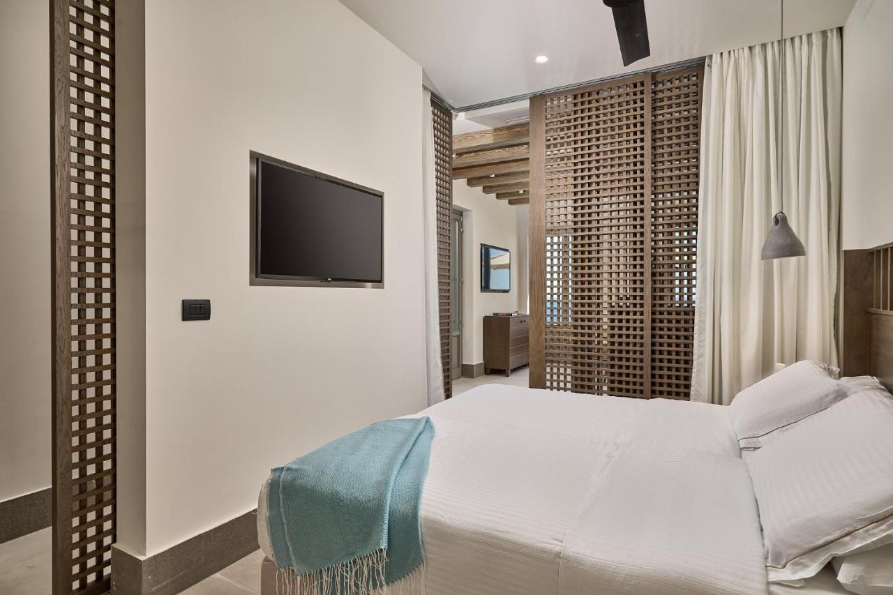Ios Grand Pool Hotel