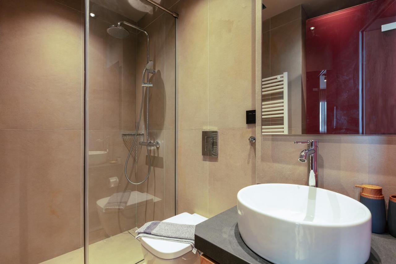 Plaza Collection Hotel *