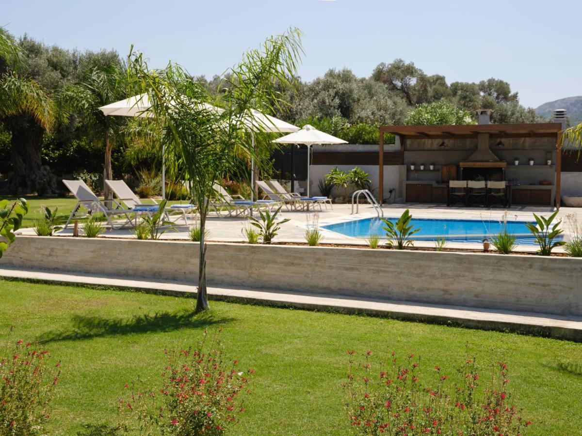 Periklis Villa Adelianos Kampos